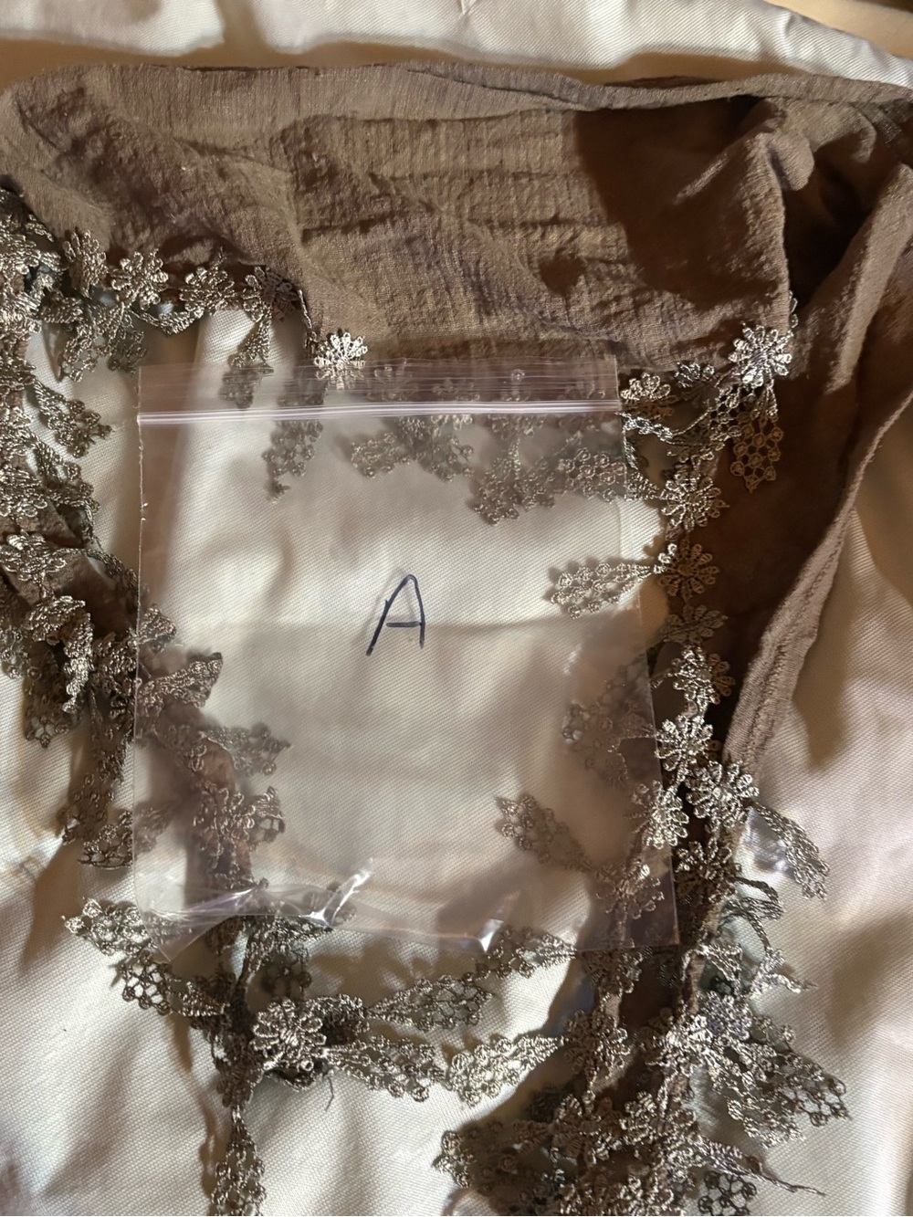 Delicate Floral Lace Trim - Taupe/Champagne